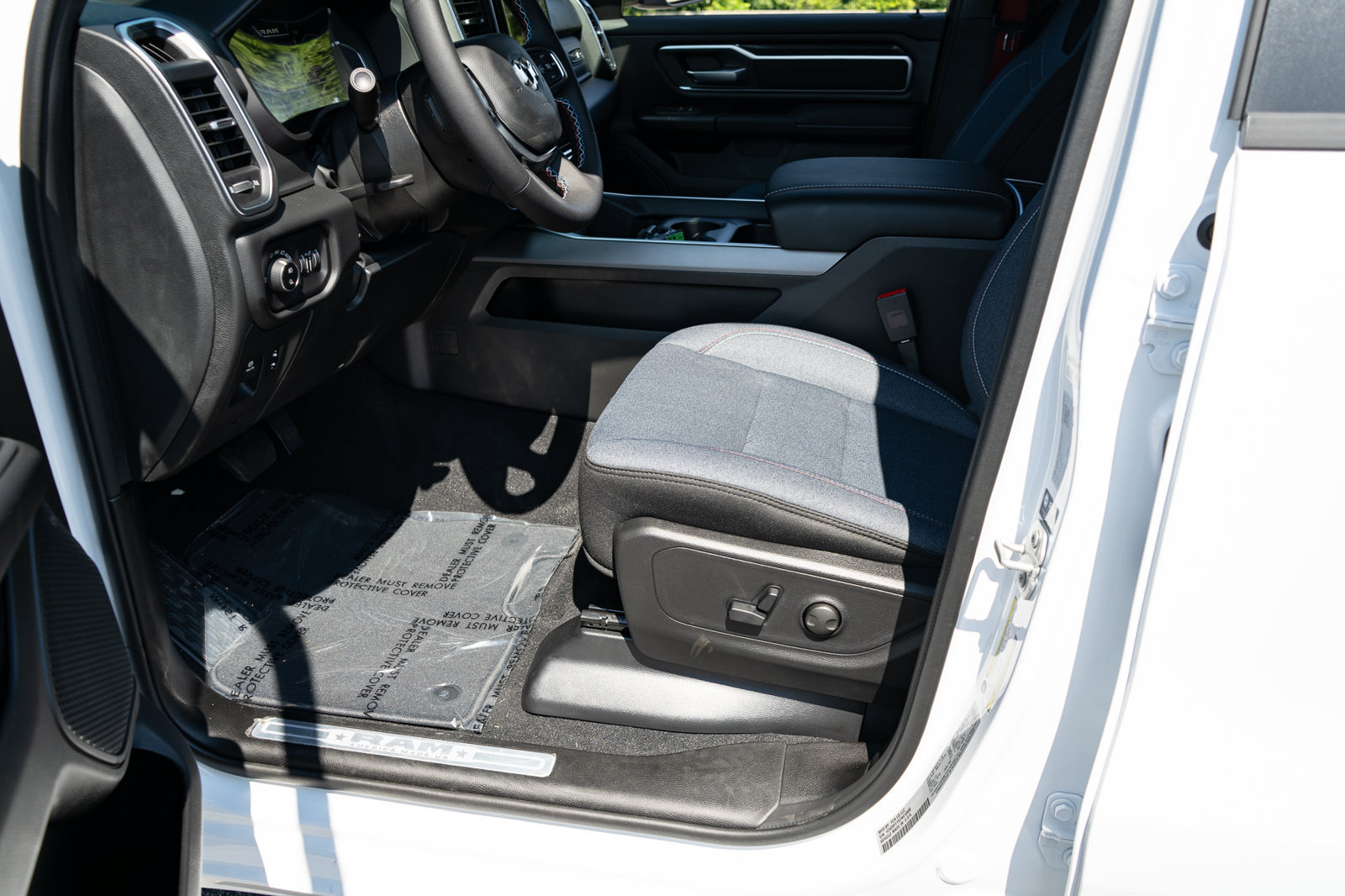 New 2026 RAM 1500 Big Horn AWD/4WD image 18