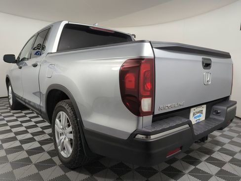 Used 2017 Honda Ridgeline RT image 2