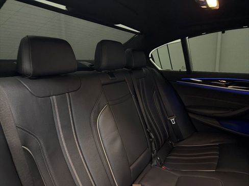 Used 2020 BMW 530e xDrive w/ M Sport Package image 27