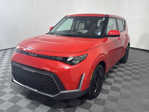 Used 2023 Kia Soul LX FWD image 3