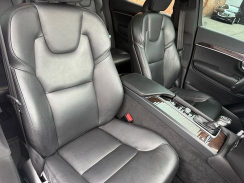 Used 2019 Volvo XC90 T5 Momentum FWD image 9