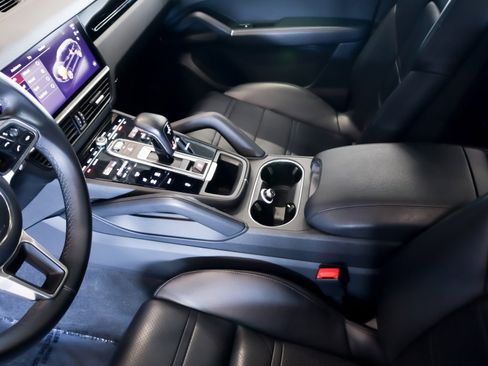Certified 2023 Porsche Cayenne image 17
