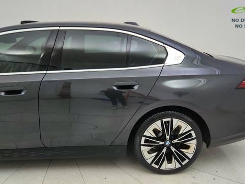 Used 2025 BMW 530i RWD image 11