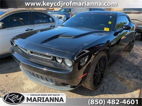 Used 2023 Dodge Challenger SXT image 1