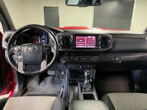 Used 2020 Toyota Tacoma TRD Sport w/ Technology Package AWD/4WD image 14