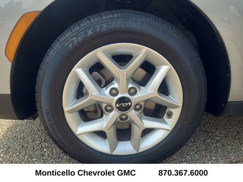 Used 2025 Kia Soul LX w/ LX Technology Package FWD image 9