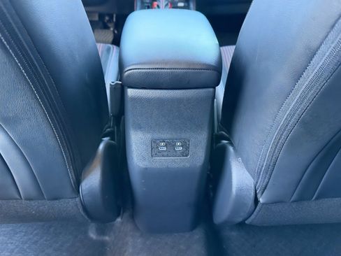 Used 2025 Nissan Kicks SR image 17