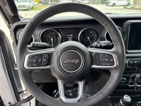 Used 2023 Jeep Wrangler Unlimited Sahara w/ Cold Weather Group AWD/4WD image 17