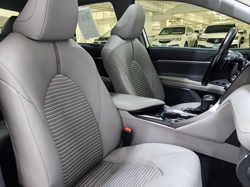Used 2019 Toyota Camry SE FWD image 20