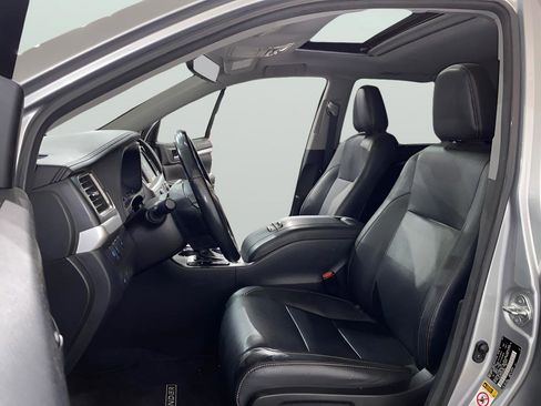Used 2017 Toyota Highlander XLE image 10