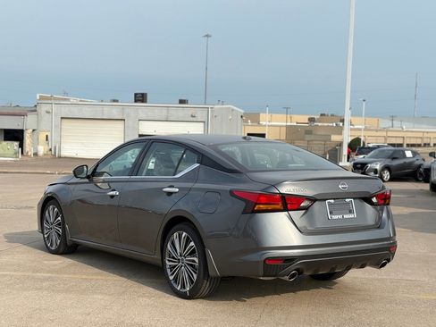 New 2025 Nissan Altima 2.5 SL image 6