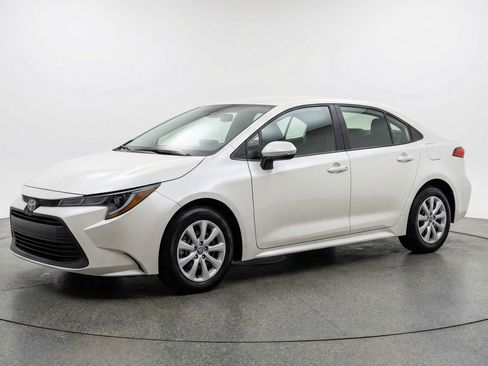 Used 2025 Toyota Corolla LE FWD image 2