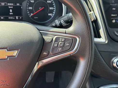 Used 2025 Chevrolet Malibu LT image 23