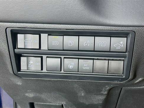 Used 2022 Toyota Tundra Platinum AWD/4WD image 17