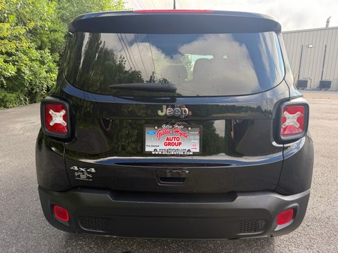 Used 2023 Jeep Renegade Latitude AWD/4WD image 13