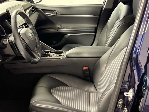 Used 2022 Toyota Camry SE w/ Cold Weather Package image 13
