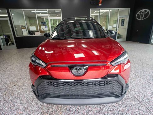 Used 2025 Toyota Corolla Cross AWD Hybrid w/ Moonroof Package image 6