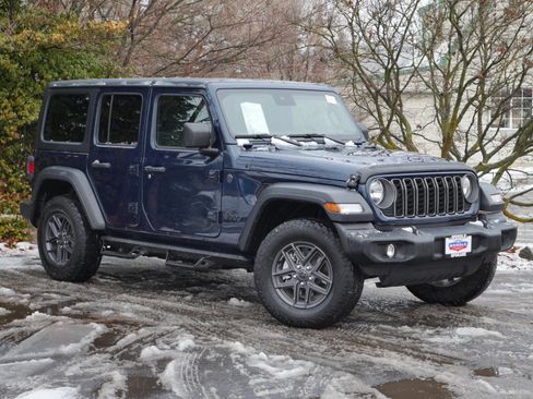 Used 2025 Jeep Wrangler Sport S image 27
