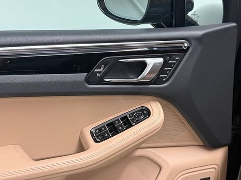 Certified 2026 Porsche Macan AWD/4WD image 39