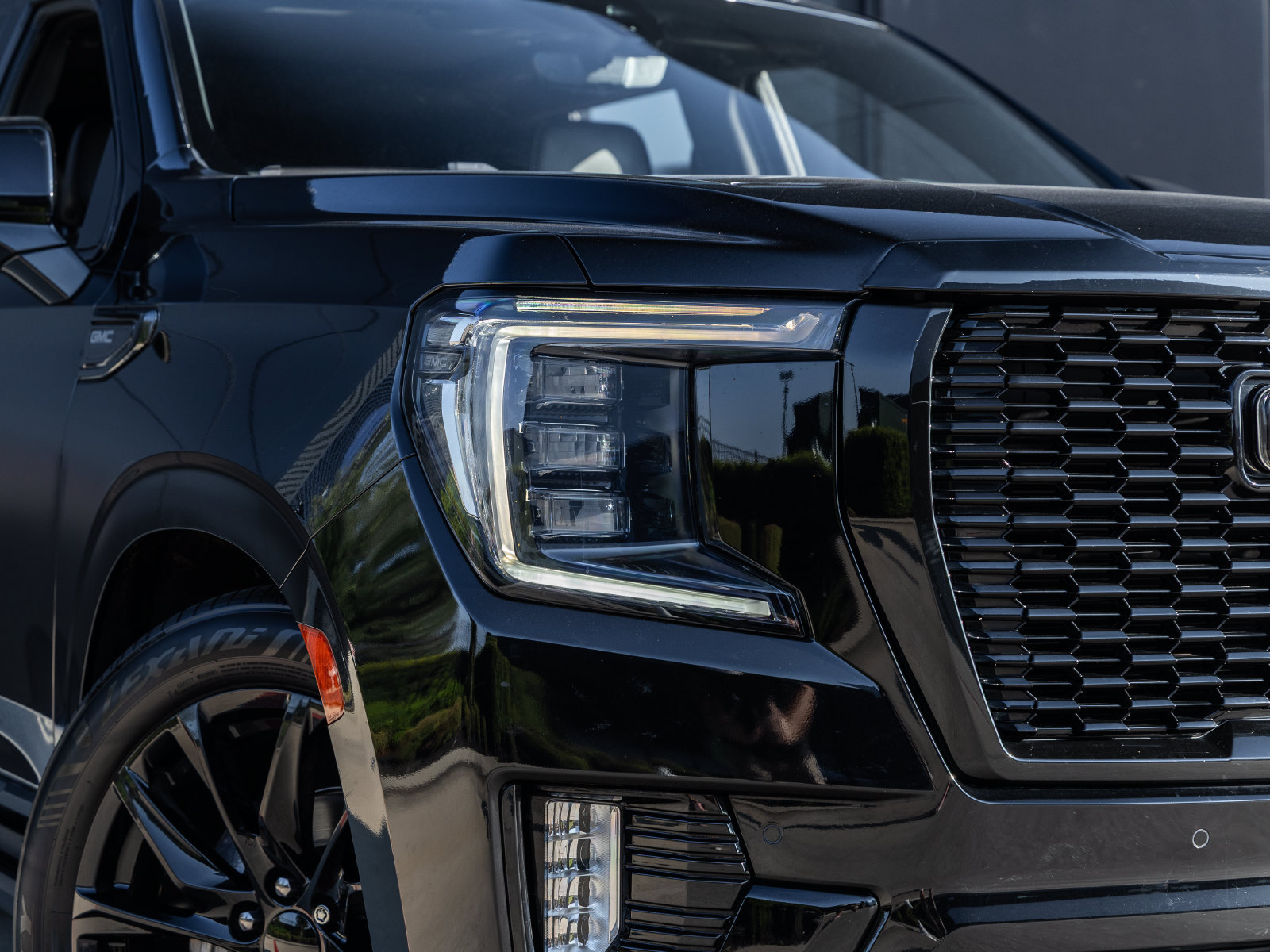 Used 2021 GMC Yukon Denali w/ Denali Premium Package RWD image 15