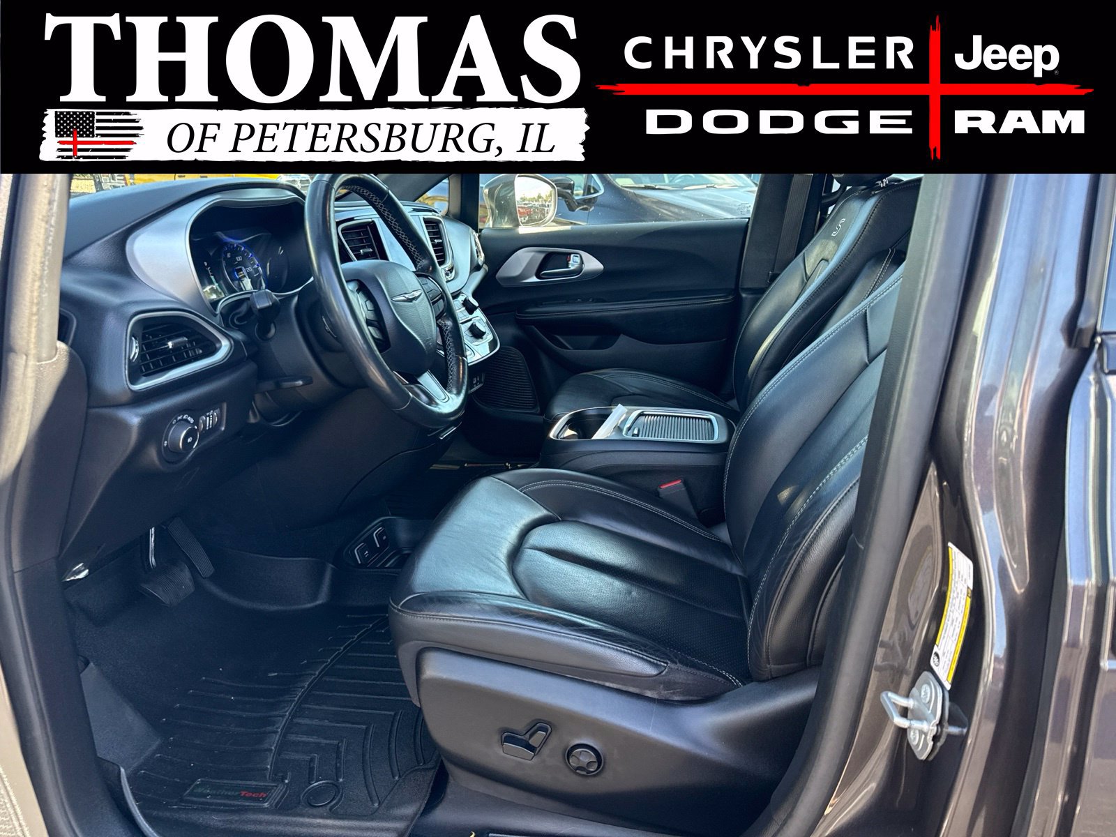 Used 2020 Chrysler Pacifica Touring-L Plus w/ S Appearance Package FWD image 11
