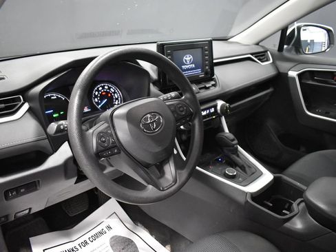 Used 2022 Toyota RAV4 LE AWD/4WD image 4