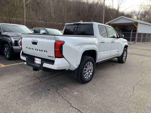 Used 2025 Toyota Tacoma Limited image 4