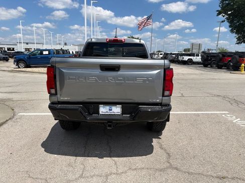 Used 2025 Chevrolet Colorado ZR2 w/ Technology Package AWD/4WD image 4