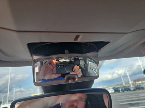 Used 2024 Chrysler Pacifica Touring-L image 44