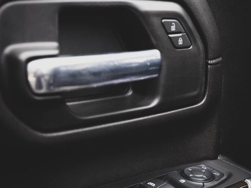 Used 2022 Chevrolet Silverado 2500 LT w/ Convenience Package image 21