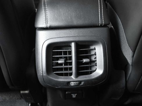 Used 2016 Jeep Cherokee Limited image 10