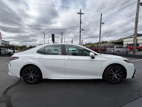 Used 2023 Toyota Camry SE image 12