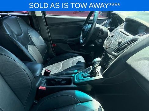 Used 2016 Ford Focus SE w/ Equipment Group 201A FWD image 5