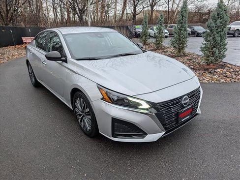 Used 2024 Nissan Altima 2.5 SV image 7