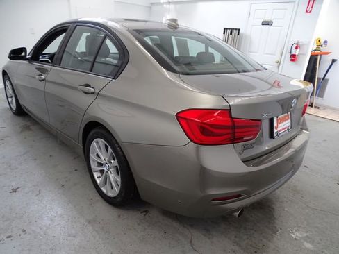 Used 2018 BMW 320i xDrive Sedan w/ Convenience Package image 21