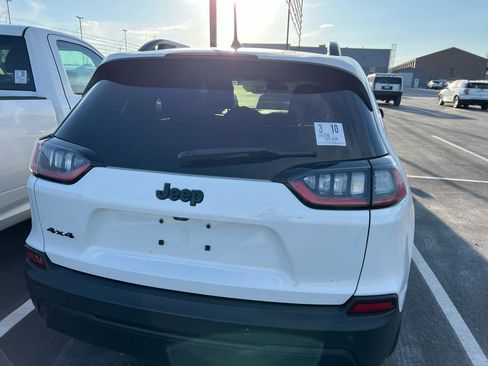 Used 2020 Jeep Cherokee Latitude Plus image 4