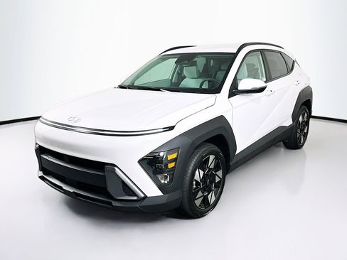 Used 2025 Hyundai Kona SEL image 3