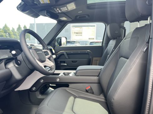 New 2025 Land Rover Defender 90 X-Dynamic SE image 23
