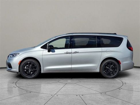 New 2026 Chrysler Pacifica Select w/ S Appearance Package image 9