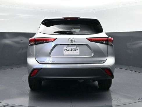 Used 2023 Toyota Highlander XLE image 6