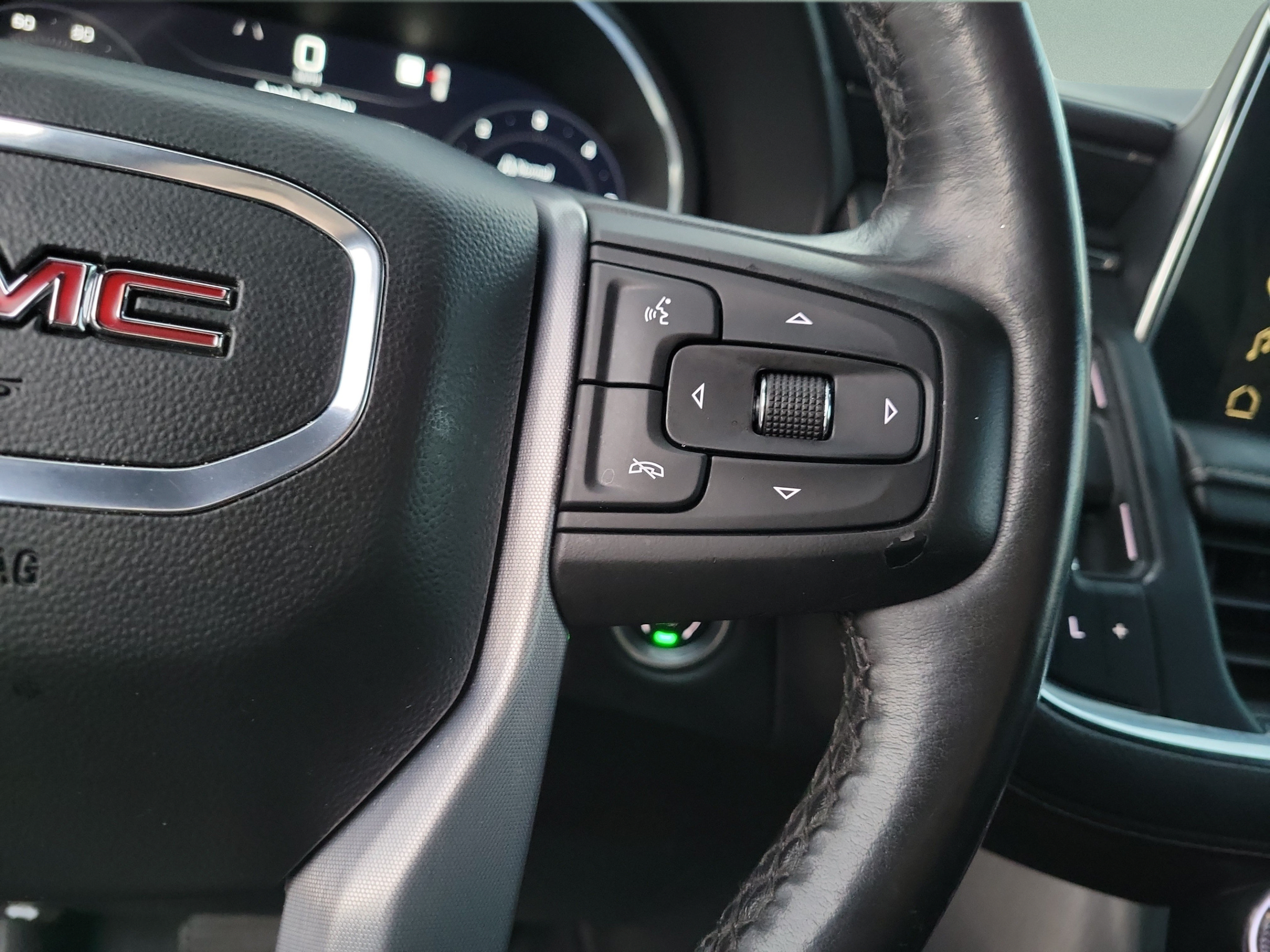 Used 2023 GMC Yukon SLT RWD image 24