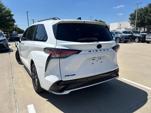 Used 2025 Toyota Sienna XSE w/ XSE Plus Package AWD/4WD image 7
