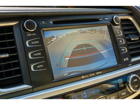 Used 2017 Toyota Highlander XLE image 26