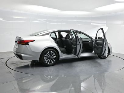 Used 2023 Nissan Altima 2.5 SV