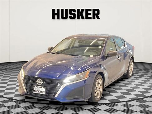 Used 2024 Nissan Altima 2.5 S image 3