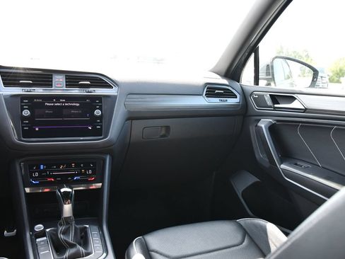 Used 2022 Volkswagen Tiguan SEL R-Line AWD/4WD image 25