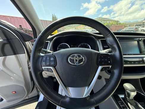 Used 2017 Toyota Highlander Limited FWD image 15