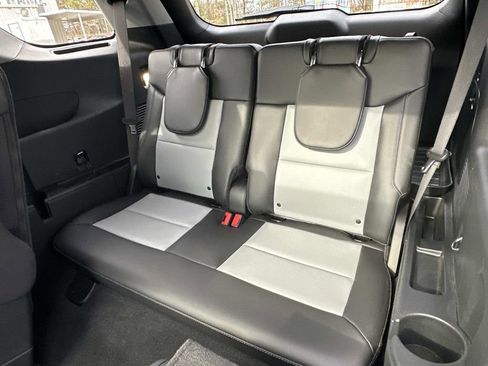 Used 2023 Ford Explorer XLT w/ Equipment Group 202A image 24