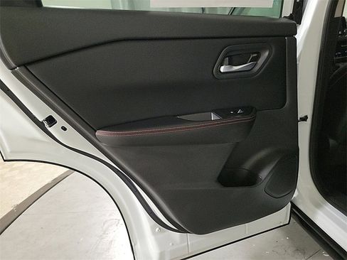 Used 2025 Nissan Rogue SV image 22