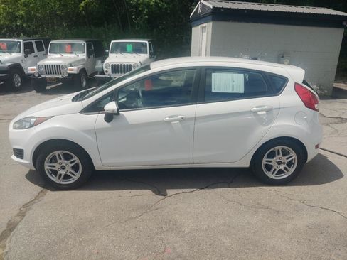 Used 2018 Ford Fiesta SE w/ Cold Weather Package FWD image 3